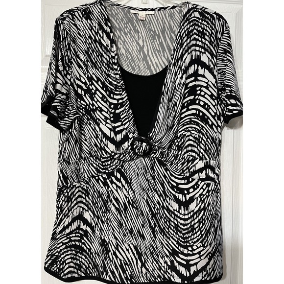 JM Collection Top Womens 1X Black Print 2 Piece Look Scoop Neck Short Sleeve - Picture 1 of 5